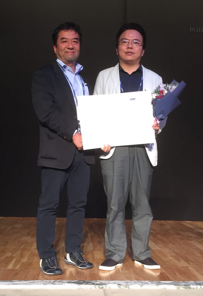 Prof Toshiyuki Azuma, Chair C15 presenting the 2016 Young Scientist Prize to Dr Yu-Ao Chen