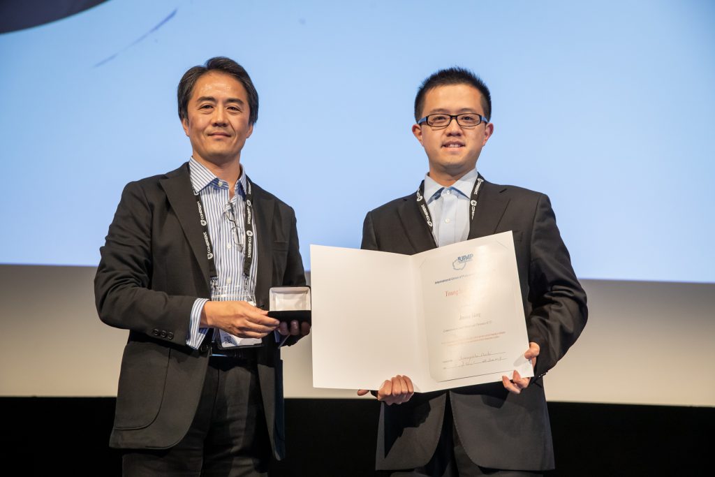 Dr Jinyang Liang, receiving the medal and certificate from C17 Commission Chair, Prof Ozaki