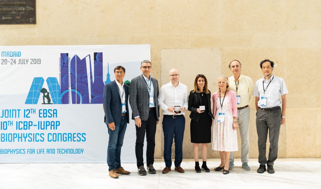 Members of Commission C6 on Biological Physics and Young Scientist Prize winners at the International Conference on Biological Physics in Madrid, in July 2019. From left to right, Jeff Gore (C6 Vice-Chair), Ramin Golestanian (C6 Chair), Knut Drescher (YSP winner 2019), Nikta Fakhri (YSP winner 2018), Francoise Brochard-Wyart (C6 Member), Juan Parrondo (C6 Member and ICBP2019 Co-Chair), Masaki Sasai (C6 Secretary).